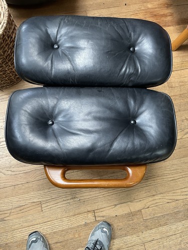 One herman miller eames - one,